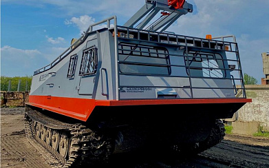 Гусеничный вездеход ТГВ-6Б (аналог МТЛБ) с буровой установкой УРБ 2А2 / 2Д3