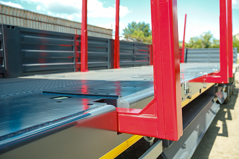 Среднерамный полуприцеп-тяжеловоз САВ 93183 (530036) г/п 60 тн, 3 оси; коники, борта, приставные трапы